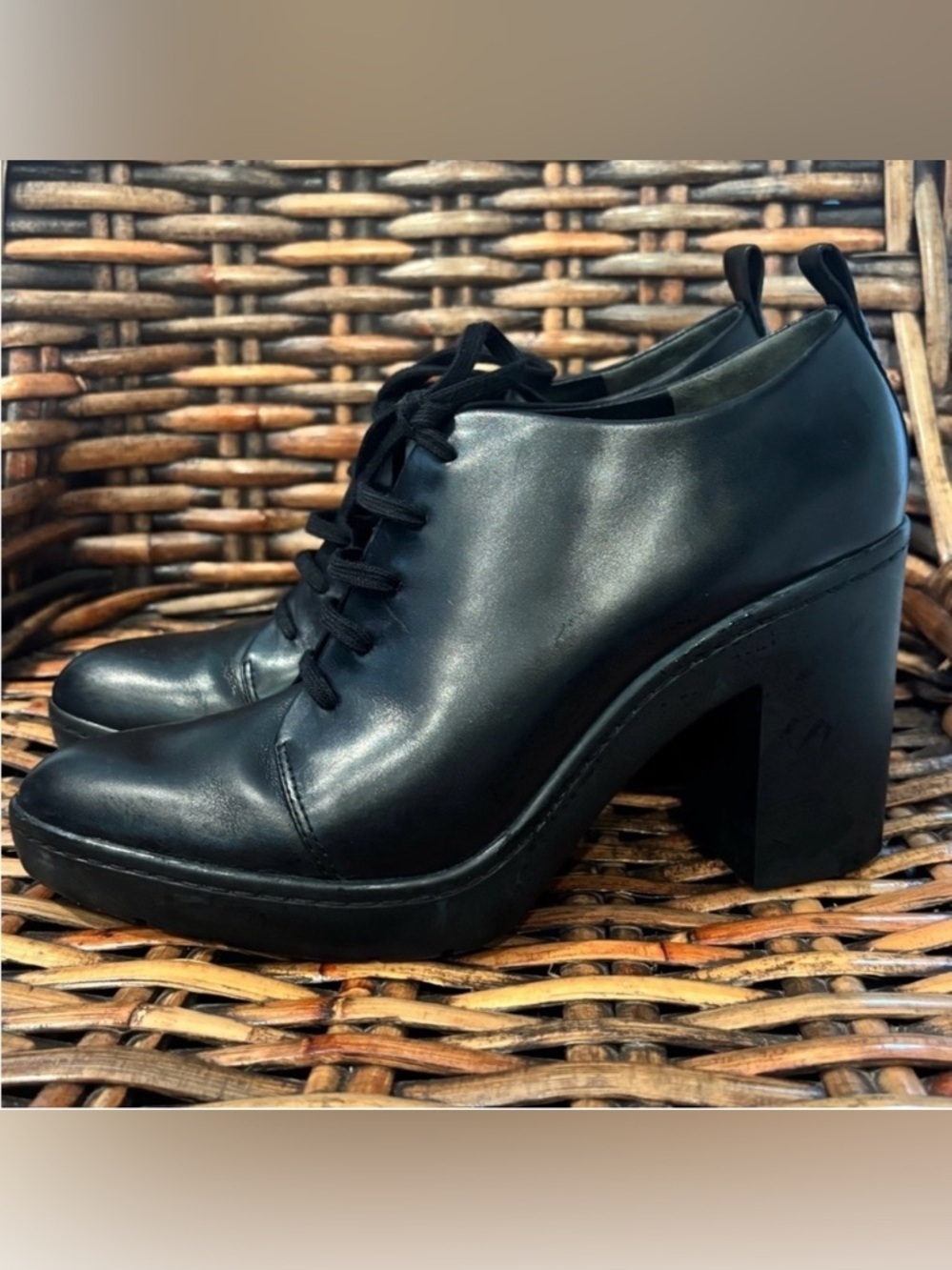 Alexander Wang Black Chunky Heel Lace-Up Shoes in size 9.5/40. Great condition